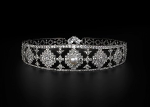 Выставка украшений и нарядов эпохи ар-деко открылась в Москве. Ювелирные Известия - J-izvestia.ru