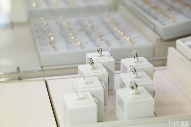 «Приятно, что можешь себе позволить» . Почему белорусы продолжают покупать бриллианты в кризис. Ювелирные Известия - J-izvestia.ru