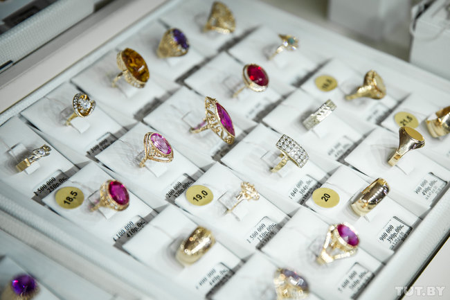 «Приятно, что можешь себе позволить» . Почему белорусы продолжают покупать бриллианты в кризис. Ювелирные Известия - J-izvestia.ru