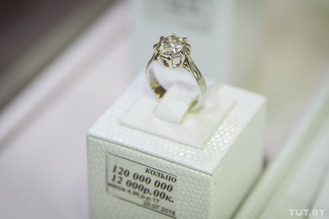 «Приятно, что можешь себе позволить» . Почему белорусы продолжают покупать бриллианты в кризис. Ювелирные Известия - J-izvestia.ru
