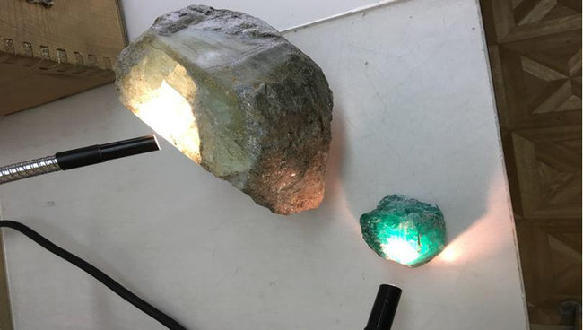 На Урале нашли уникальные изумруды стоимостью 2 миллиона. Ювелирные Известия - J-izvestia.ru
