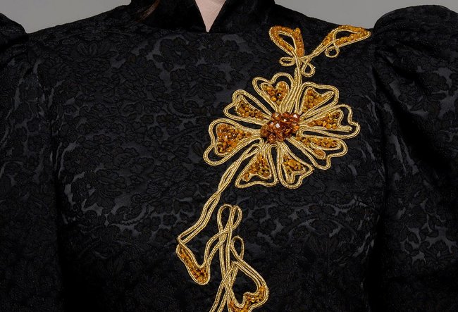 Янтарный комбинат вывел одежду с янтарем на международный рынок